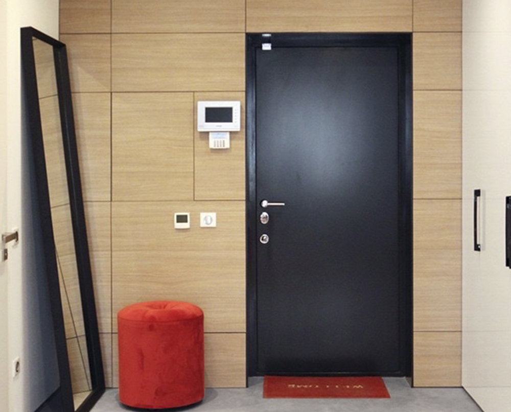 Металлическая дверь в квартиру «CLASSIC-1»